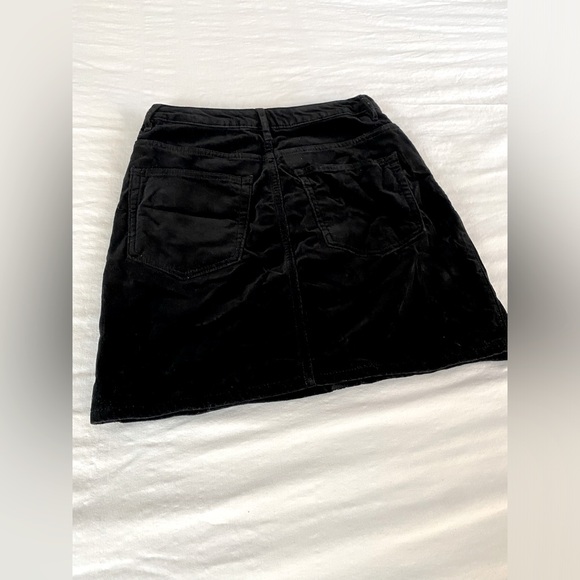 Black Velvet mini Skirt - H&M - Size 6 - with pockets - Picture 4 of 6